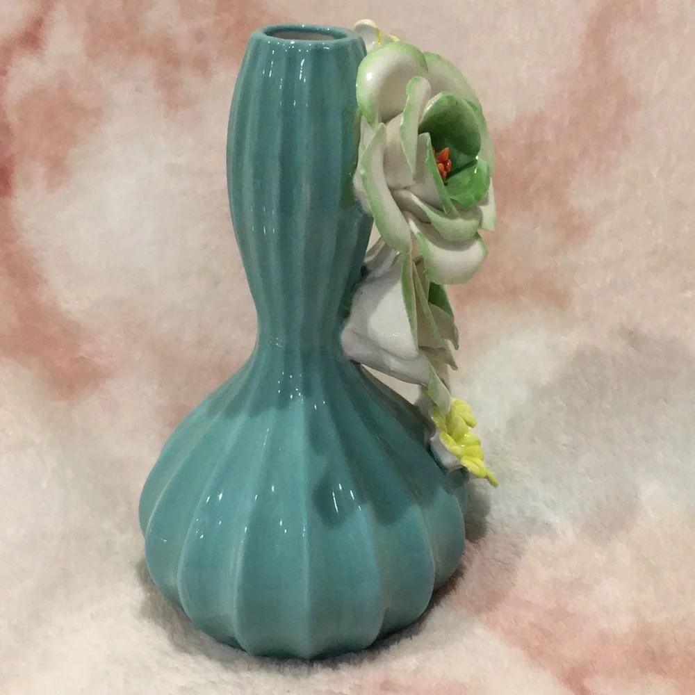“Blooming Bright” Ceramic Bud Vase 3D ceramic Flowers NWOT 4”x6.5” Handcrafted - Picture 6 of 16